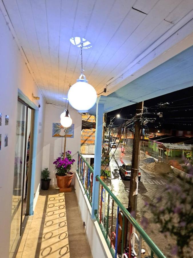 Artesanos Y Turistas Lägenhet Guatapé Exteriör bild